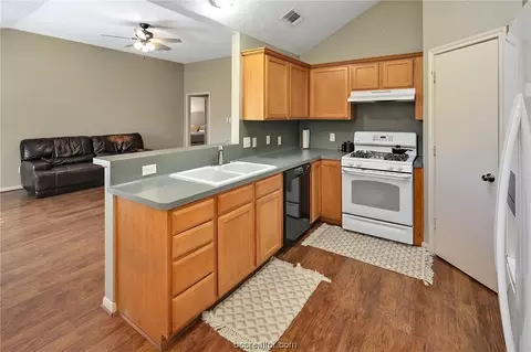 2908 Jenna Ct, Bryan, TX 77802 photo 9