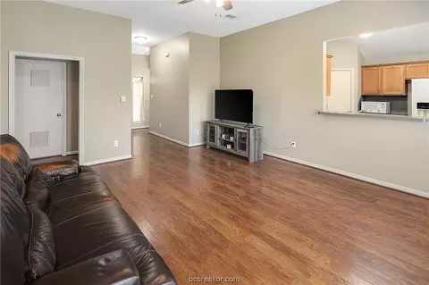 2908 Jenna Ct, Bryan, TX 77802 photo 5