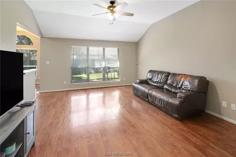 2908 Jenna Ct, Bryan, TX 77802 photo 3