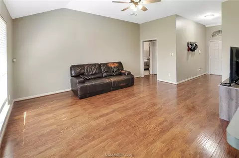 2908 Jenna Ct, Bryan, TX 77802 photo 6