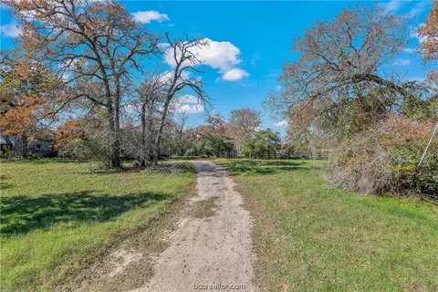 9275 Weedon Loop, Bryan, TX 77808 photo 3