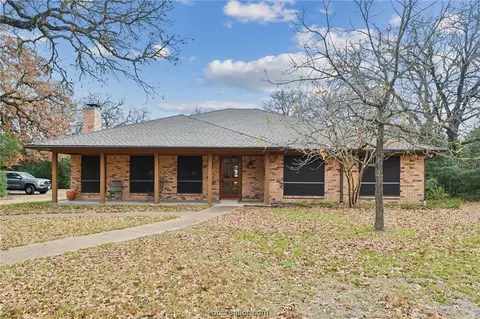 5032 Enchanted Oaks Dr, College Station, TX 77845