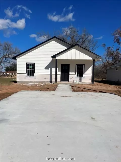 608 N Houston St, Hearne, TX 77859
