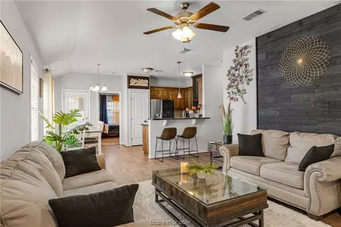 1701 Bridge Meadow Ln, Bryan, TX 77803