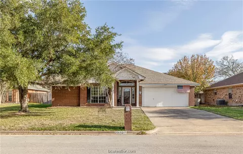 5632 Middlebury Dr, Bryan, TX 77802