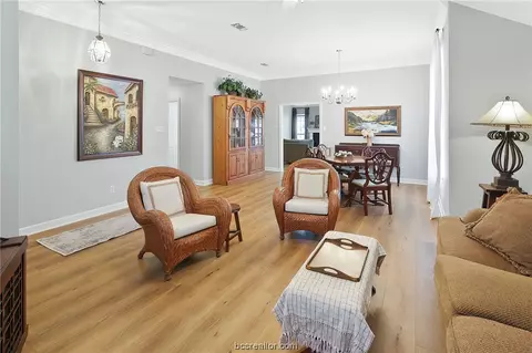 4509 Warwick Ln, Bryan, TX 77802 photo 4