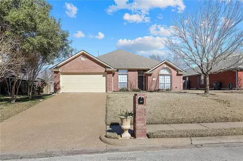 4509 Warwick Ln, Bryan, TX 77802 photo 2