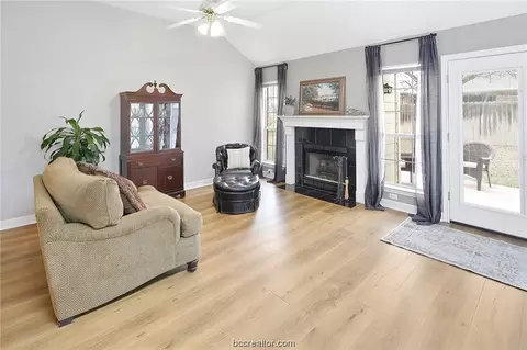 4509 Warwick Ln, Bryan, TX 77802 photo 9