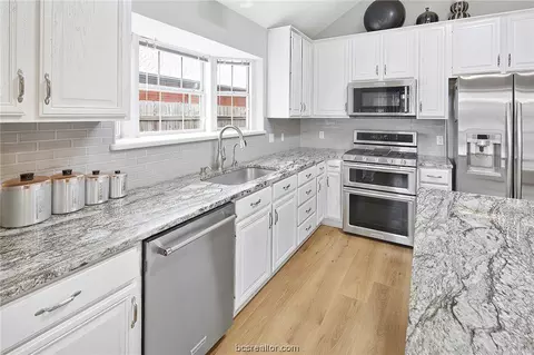 4509 Warwick Ln, Bryan, TX 77802 photo 15