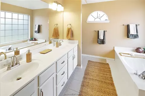 4509 Warwick Ln, Bryan, TX 77802 photo 17