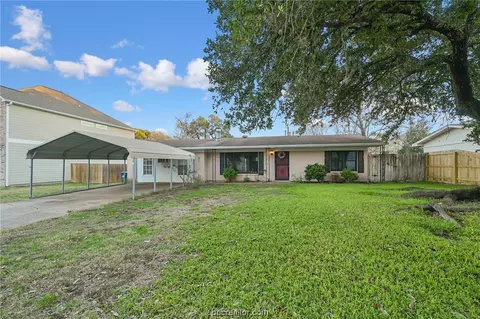 1612 Armistead St, College Station, TX 77840