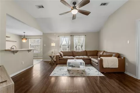 1436 Cedarcrest Ln, Bryan, TX 77803 photo 2