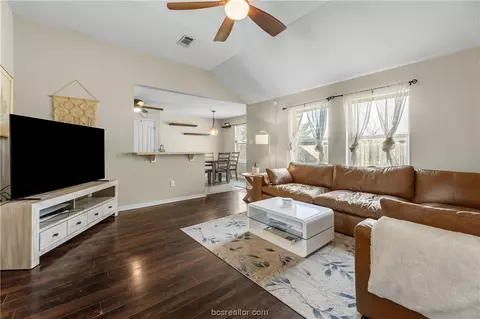 1436 Cedarcrest Ln, Bryan, TX 77803 photo 3