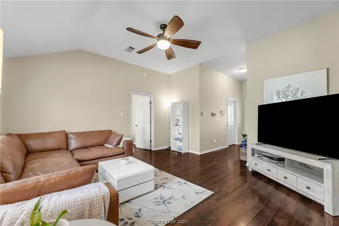 1436 Cedarcrest Ln, Bryan, TX 77803 photo 4