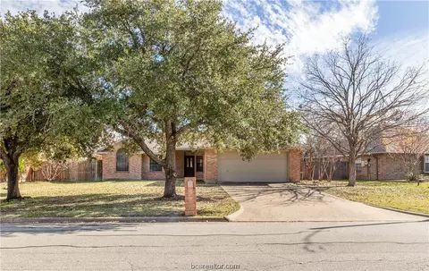 5616 Middlebury Dr, Bryan, TX 77802