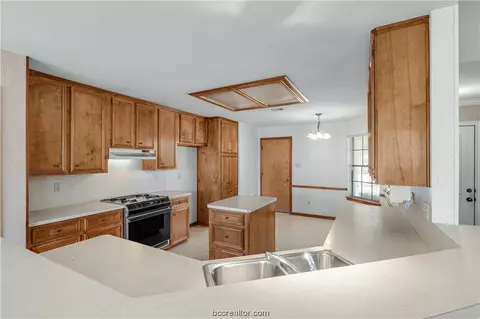 5616 Middlebury Dr, Bryan, TX 77802 photo 9
