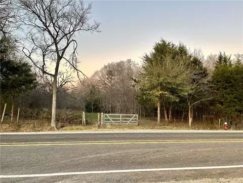 3360 Sandy Point Rd, Bryan, TX 77807
