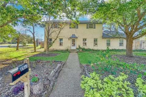 2918 Camelot Dr, Bryan, TX 77802