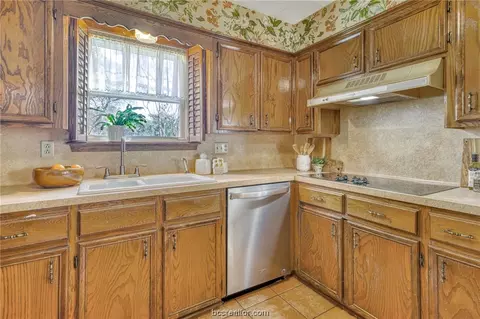 2918 Camelot Dr, Bryan, TX 77802 photo 14