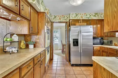 2918 Camelot Dr, Bryan, TX 77802 photo 13
