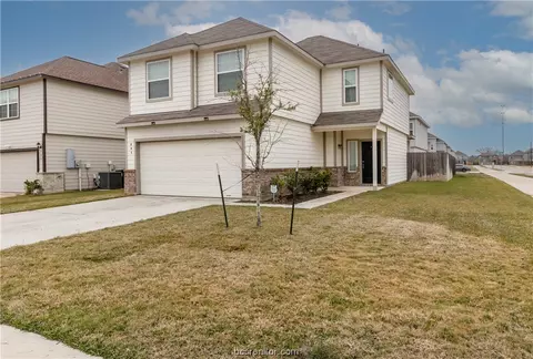 997 Crossing Dr, Bryan, TX 77803 photo 2