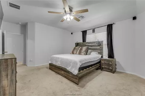 997 Crossing Dr, Bryan, TX 77803 photo 13