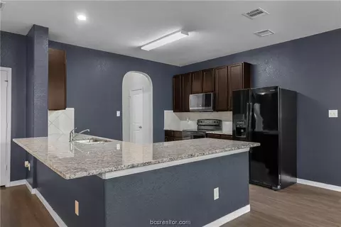 997 Crossing Dr, Bryan, TX 77803 photo 7