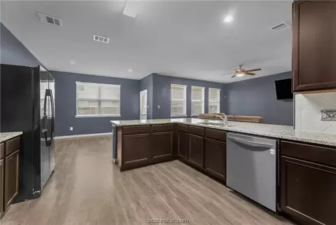 997 Crossing Dr, Bryan, TX 77803 photo 12