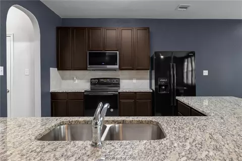 997 Crossing Dr, Bryan, TX 77803 photo 11