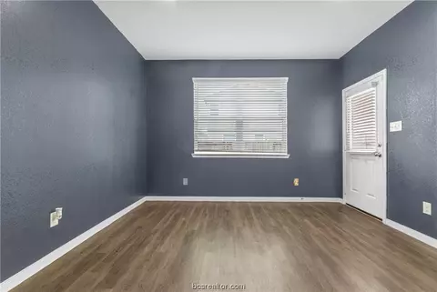 997 Crossing Dr, Bryan, TX 77803 photo 9