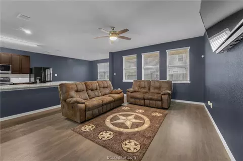 997 Crossing Dr, Bryan, TX 77803 photo 5