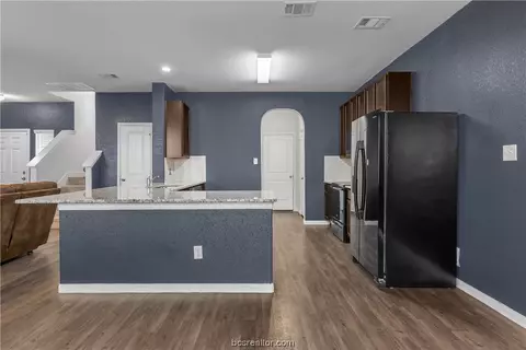 997 Crossing Dr, Bryan, TX 77803 photo 10