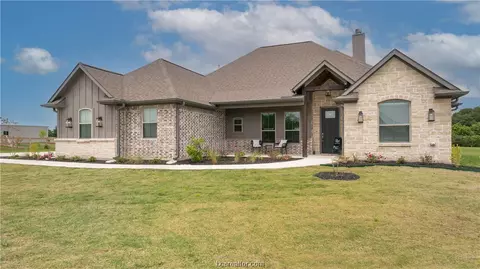 3222 Hunters Crossing Trl, Bryan, TX 77808