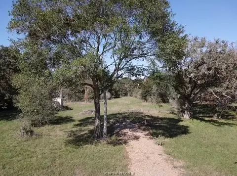 51 Windmill Dr, Hempstead, TX 77445