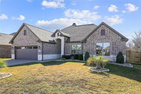 2977 Archer Dr, Bryan, TX 77808