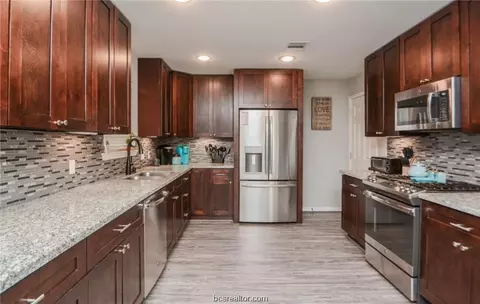 1925 9th, Hempstead, TX 77445 photo 5