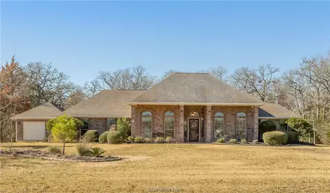 11806 Great Oaks Dr, College Station, TX 77845