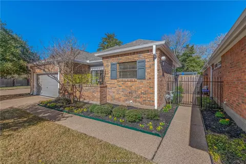9409 Stonebridge Dr, College Station, TX 77845