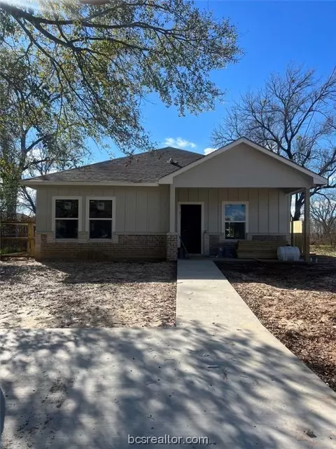 607 Milam St, Hearne, TX 77859