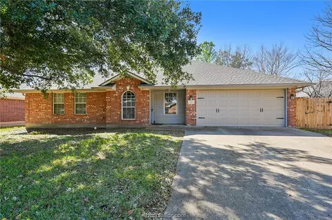 4008 Hunter Creek Dr, College Station, TX 77845