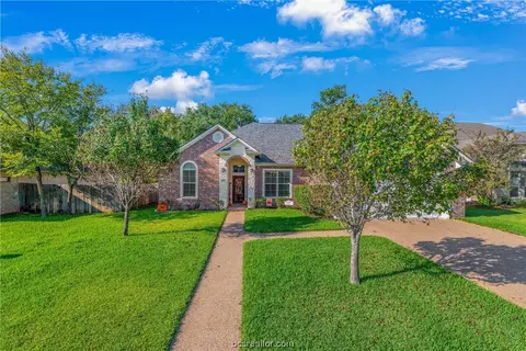 2917 Ambrose Dr, Bryan, TX 77808