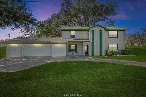 19 Fairway Dr, Hilltop Lakes, TX 77871