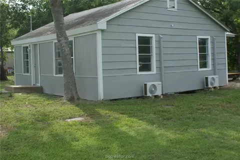 210 Wooley St, Normangee, TX 77871