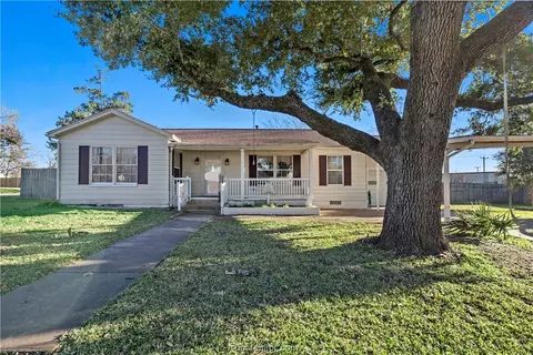 308 Gibbs St, Navasota, TX 77868