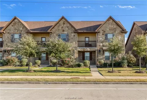 131 Deacon Dr W, College Station, TX 77845