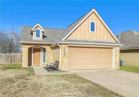 221 Fieldstone Pl, College Station, TX 77845