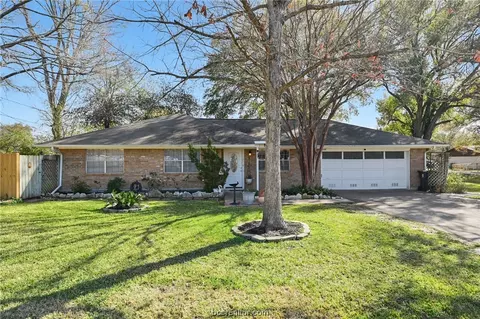 2501 Mchaney Dr, Bryan, TX 77803