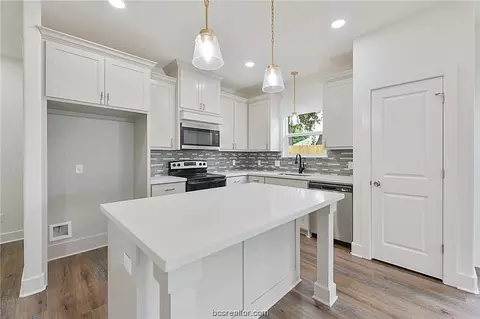 404 W 17th St W, Bryan, TX 77803