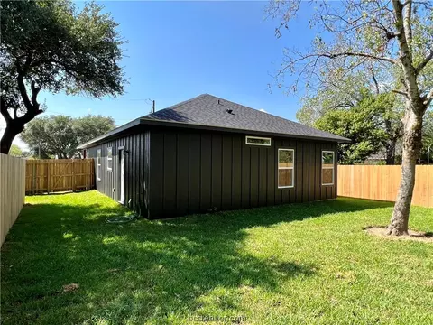 404 W 17th St W, Bryan, TX 77803 photo 13