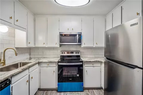 3911 Olive St, Bryan, TX 77801 photo 2